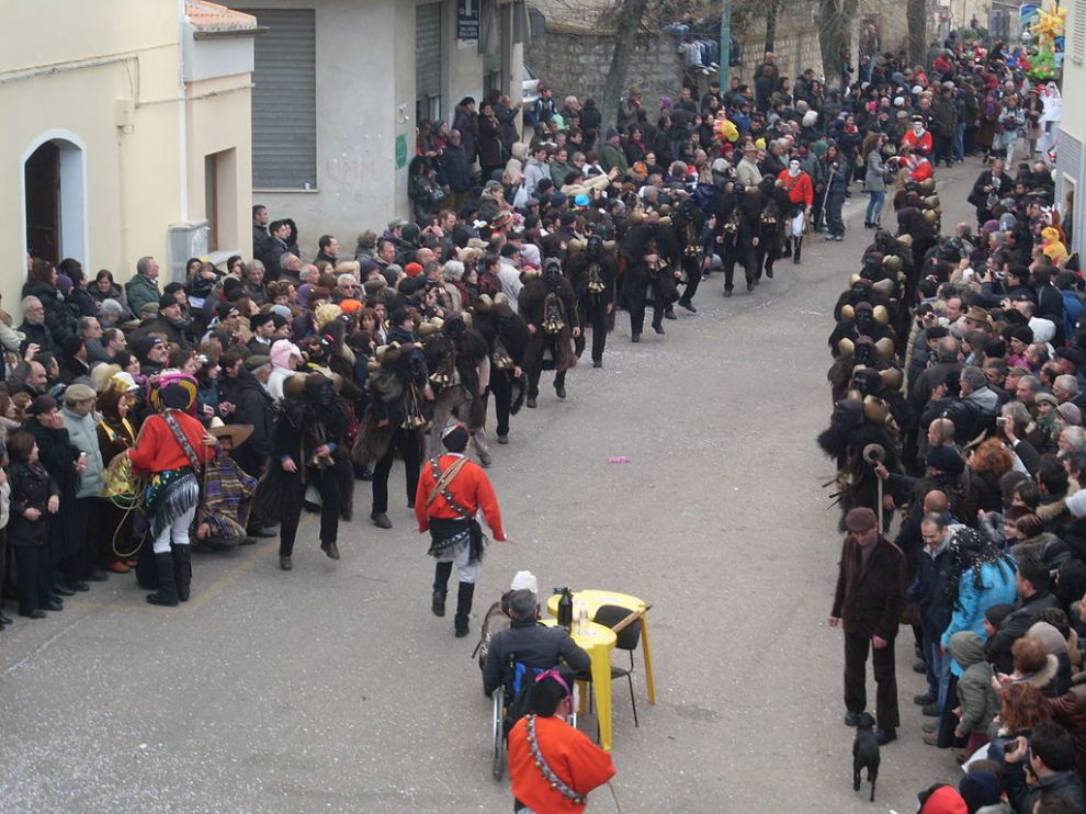 Carnevale: MAMUTHONE <br />(foto CC BY-SA 4.0 via Wikimedia Commons)