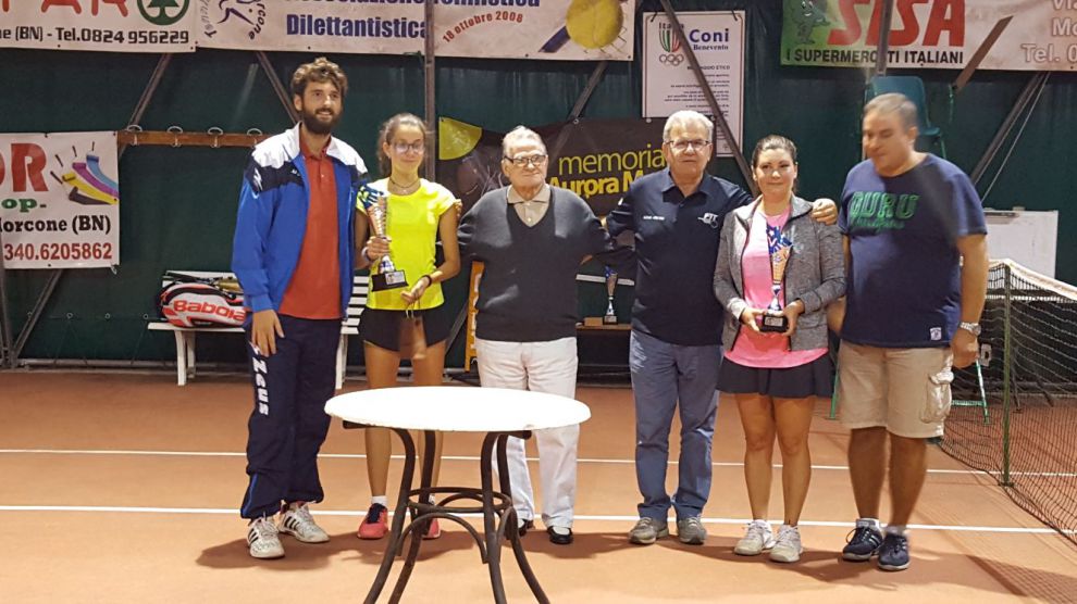 Foto di gruppo premiazioni finale  femminile con la vincitrice Sara Milanese e  la finalista Roberta Izzo