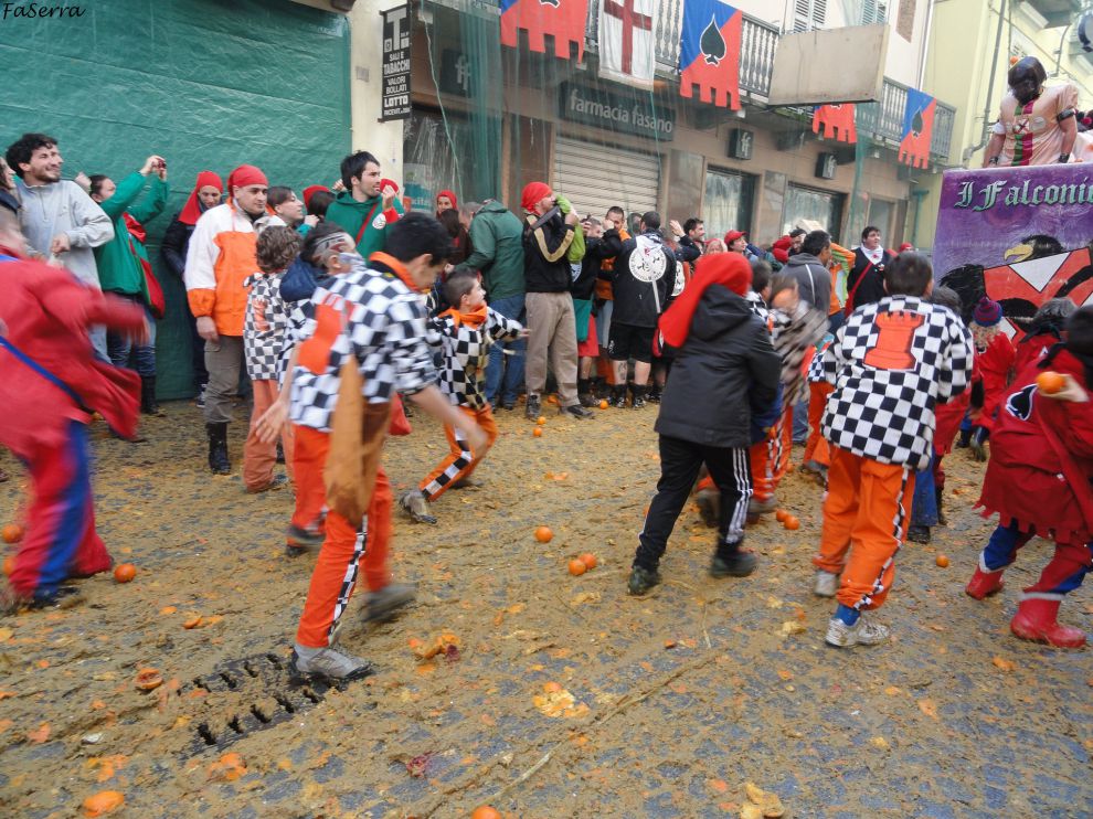 Carnevale: Ivrea <br />
(Foto Farah Serra / Flickr CC BY 2.0 DEED)