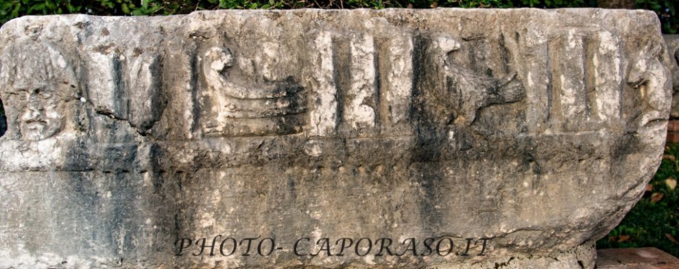 Frontone egiziano museo del Sannio