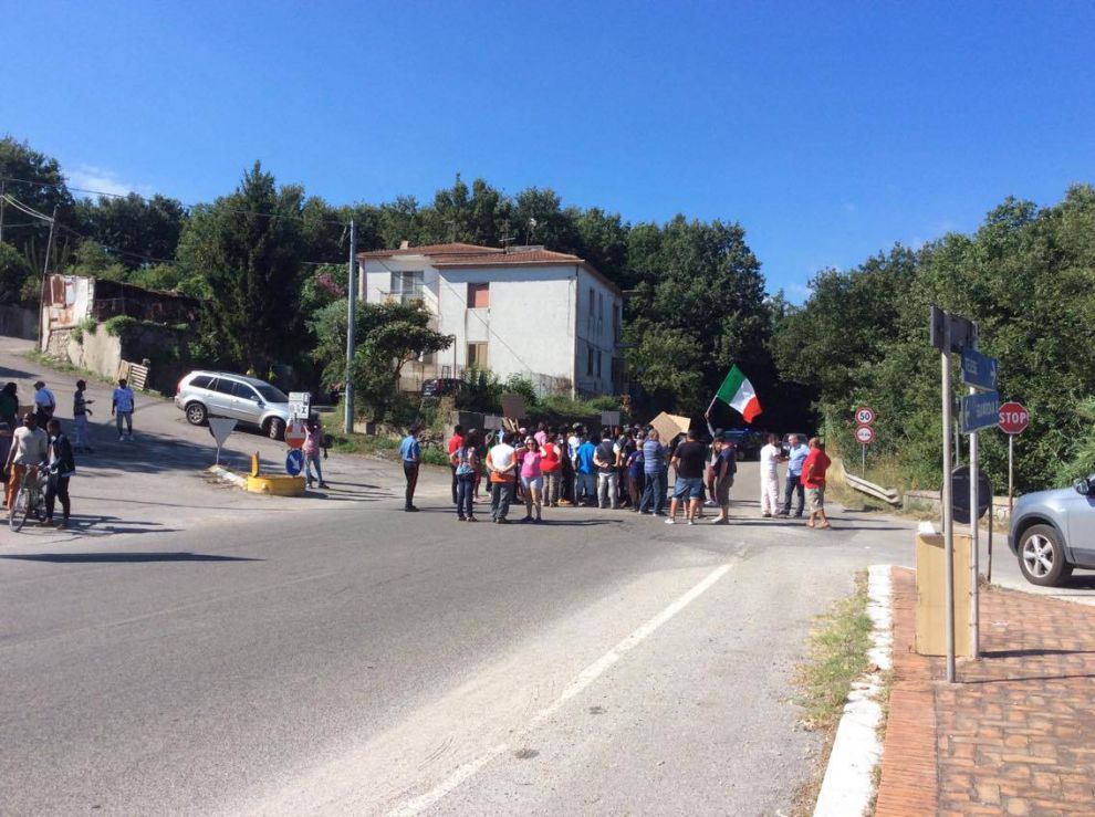 Castelvenere,protesta dei migranti