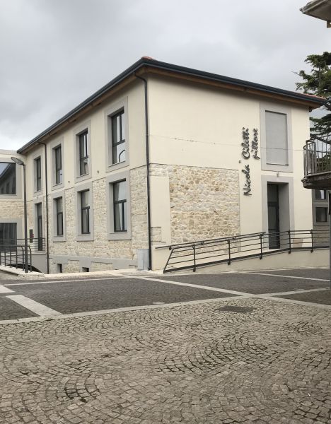 Fronte edificio in Piazza Roma