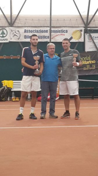 I finalisti tabellone 1 maschile Angelo Nardone e Alberto Buono con il presidente