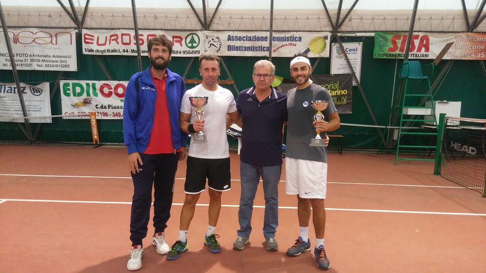 Finalisti tabellone 2 maschile  Giuseppe Boscaino  e Jacopo Gentile Lorusso con i dirigenti